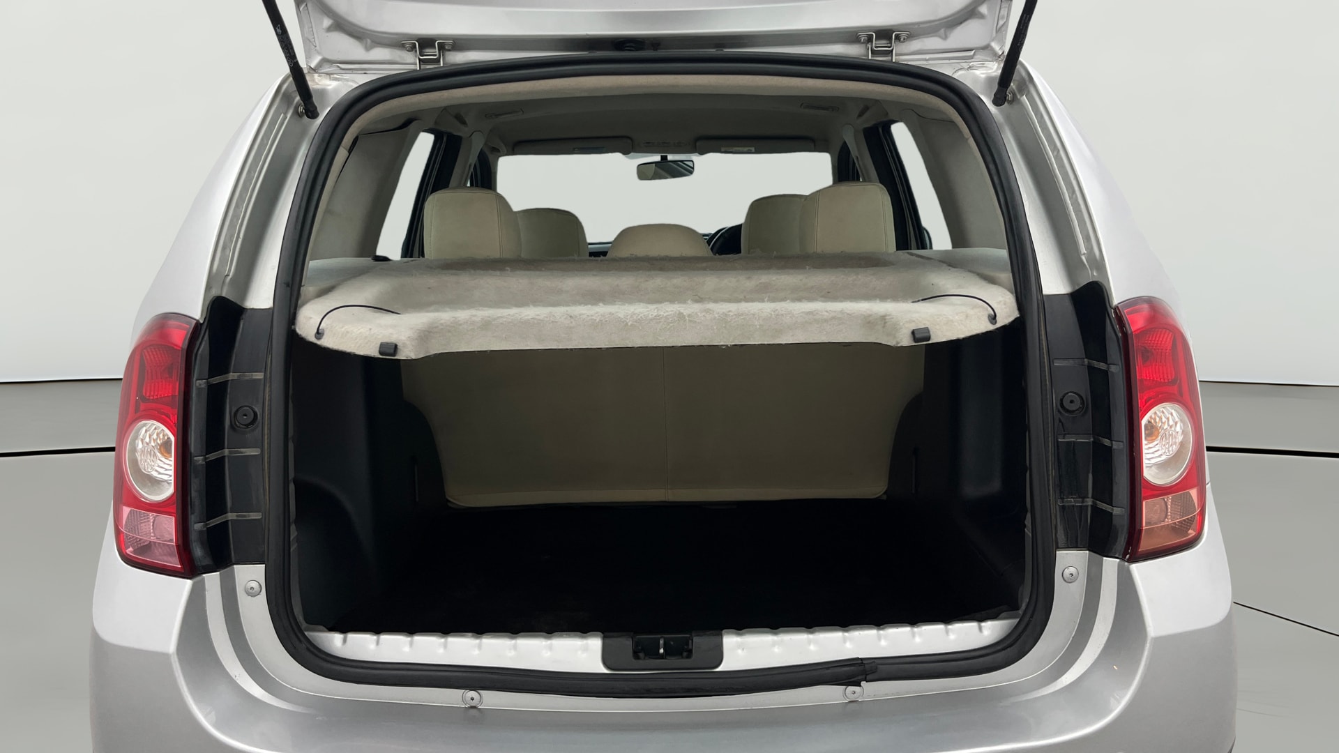 View 2013 Renault Duster Diesel 85PS STD Image 36 Used 2013 Renault Duster Diesel 85PS STD Image 36