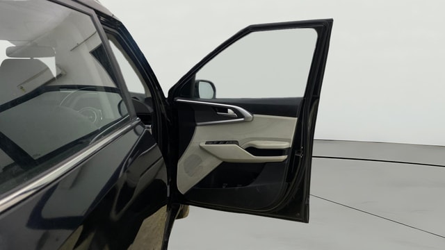 View Kia Carens Image 47 Used Kia Carens Image 47