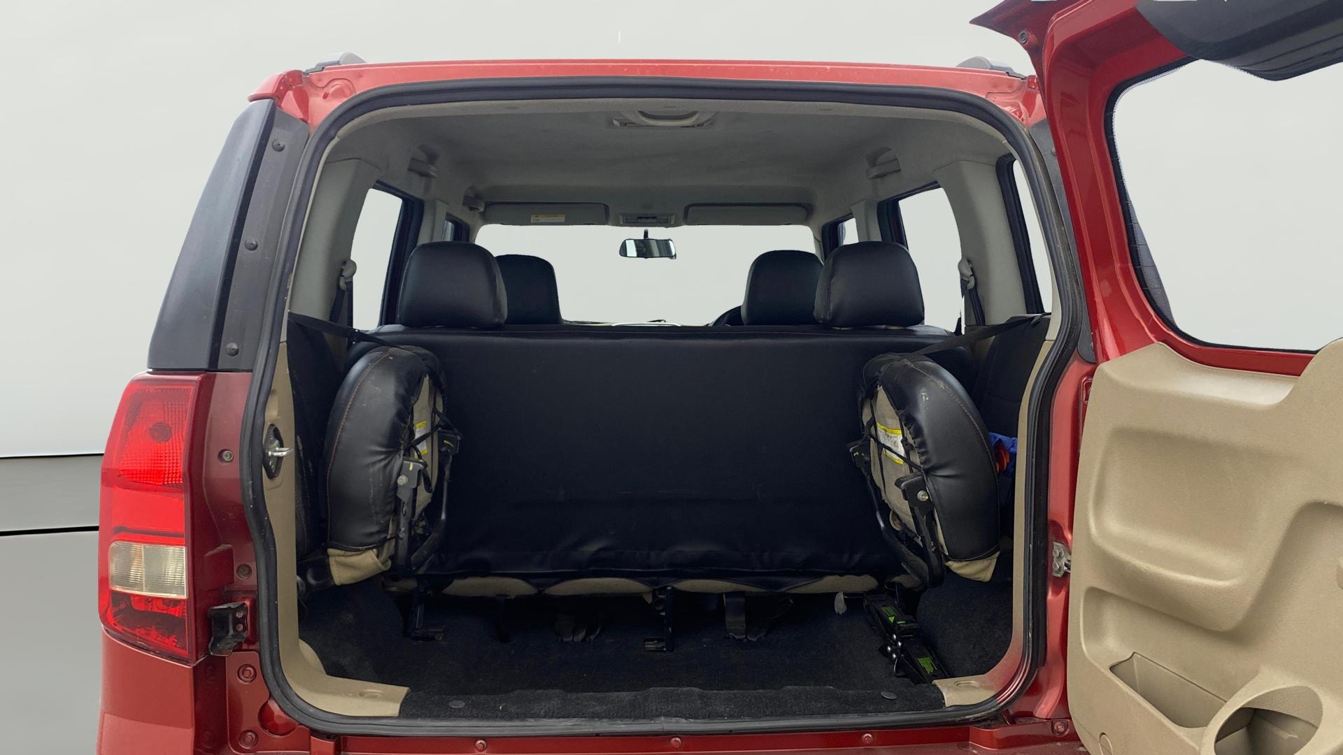 View 2017 Mahindra TUV300 T8 Image 36 Used 2017 Mahindra TUV300 T8 Image 36