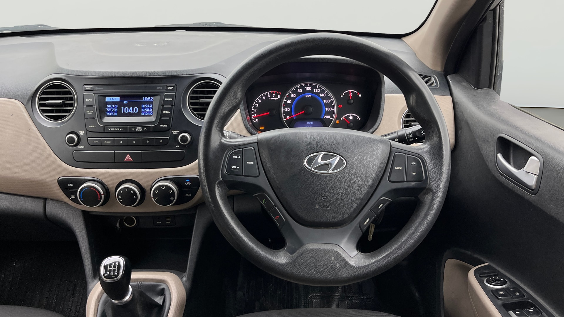 View 2017 Hyundai Grand i10 Sportz 1.2 Kappa Image 20 Used 2017 Hyundai Grand i10 Sportz 1.2 Kappa Image 20