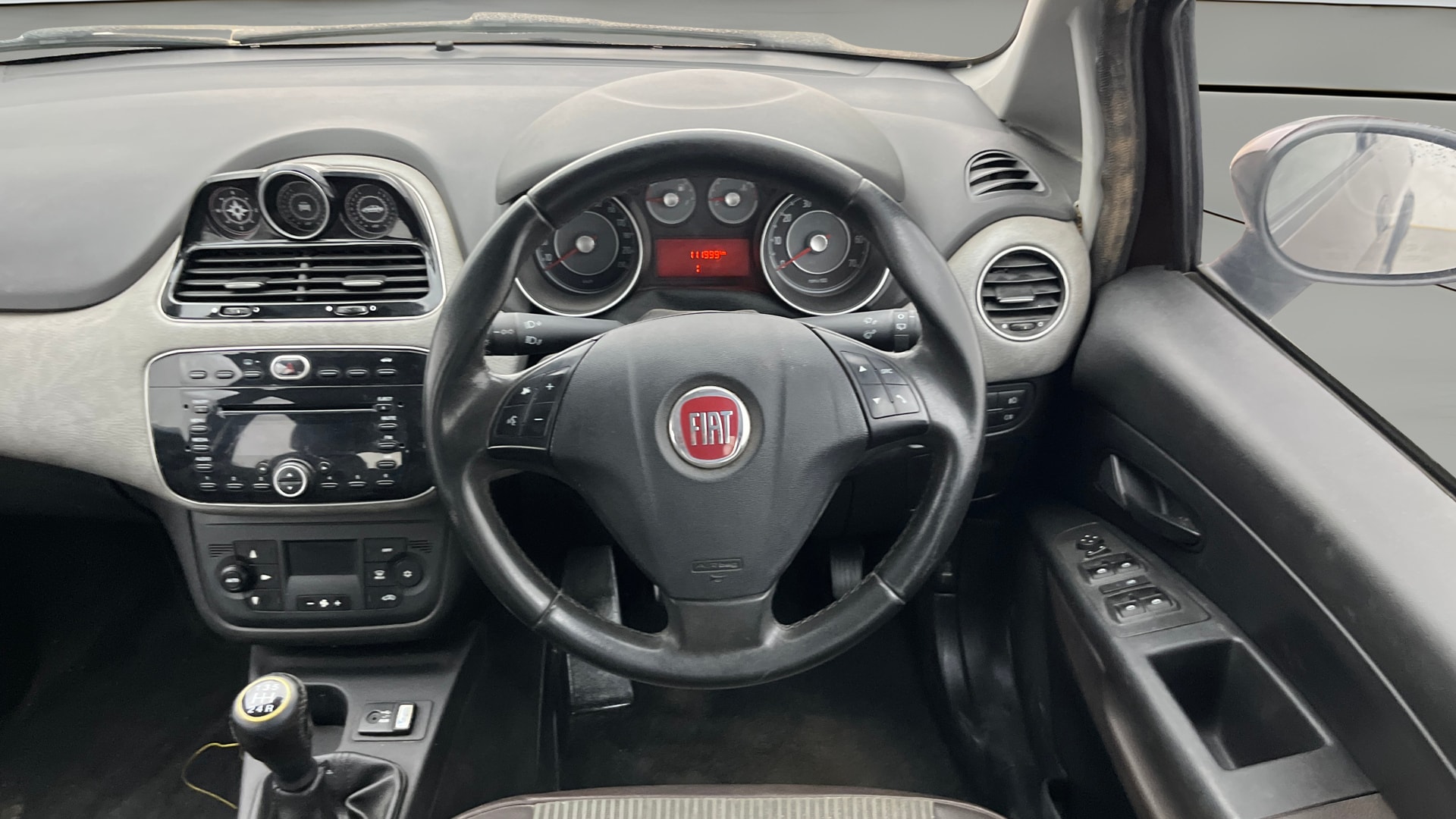 View 2015 Fiat Avventura Emotion 1.3L MULTIJET Diesel Image 20 Used 2015 Fiat Avventura Emotion 1.3L MULTIJET Diesel Image 20