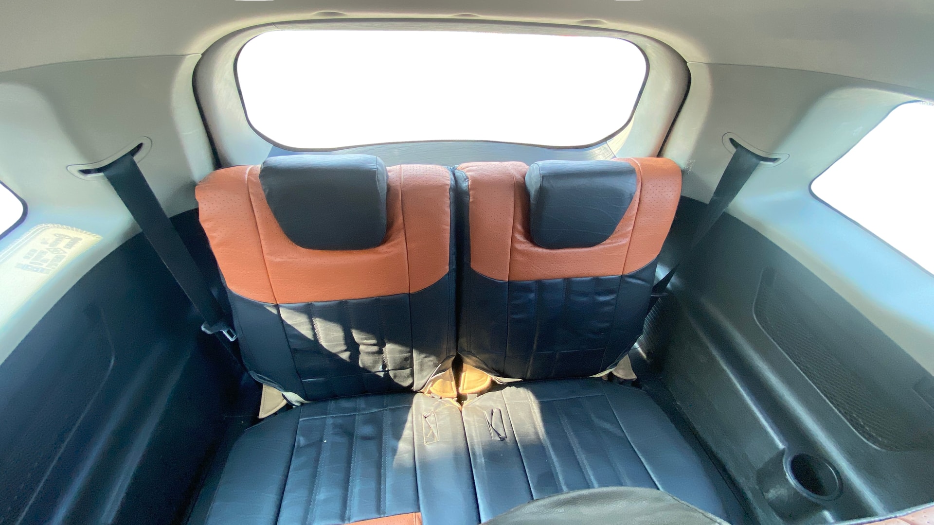 View 2021 Mahindra XUV500 W11 Image 10 Used 2021 Mahindra XUV500 W11 Image 10