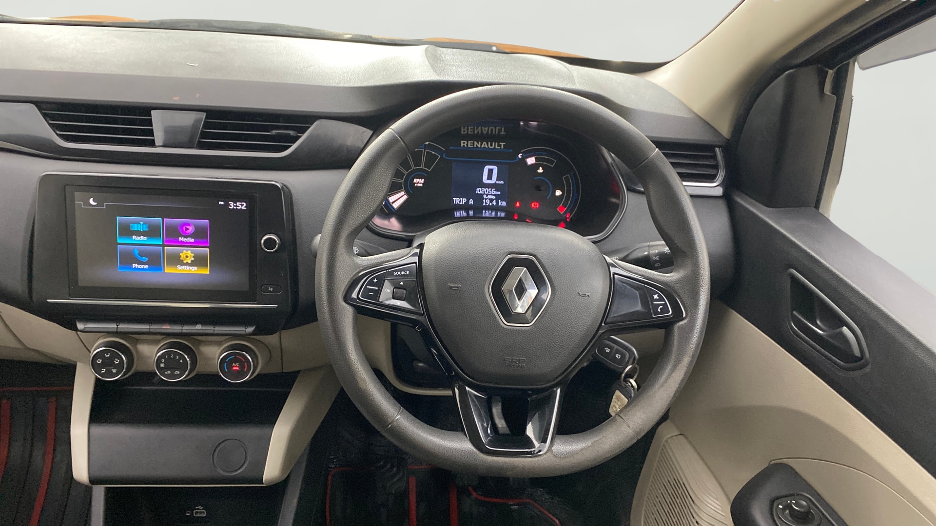 View 2022 Renault Triber RXT Image 21 Used 2022 Renault Triber RXT Image 21