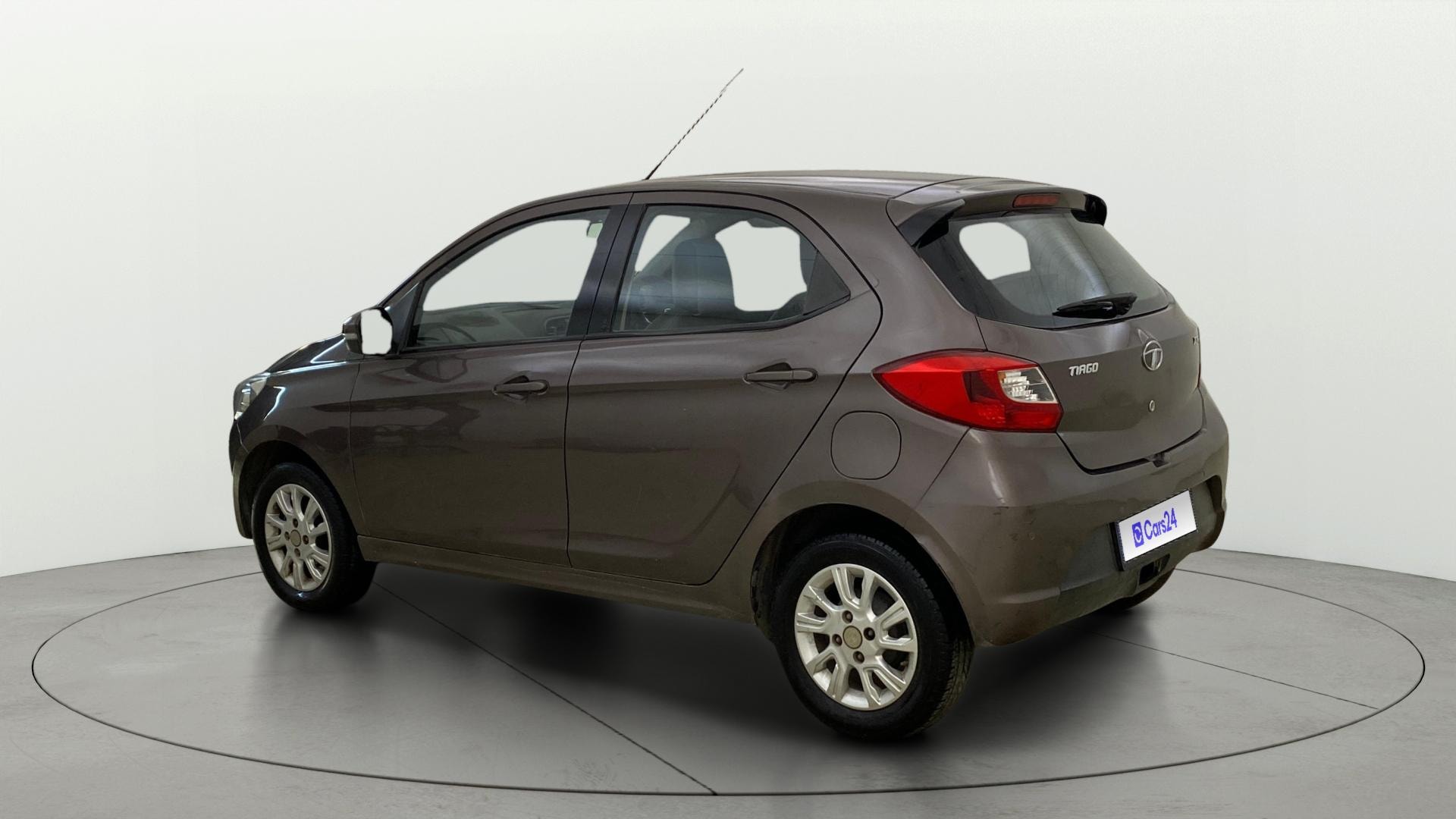 View 2017 Tata Tiago Revotorq XB Image 2 Used 2017 Tata Tiago Revotorq XB Image 2