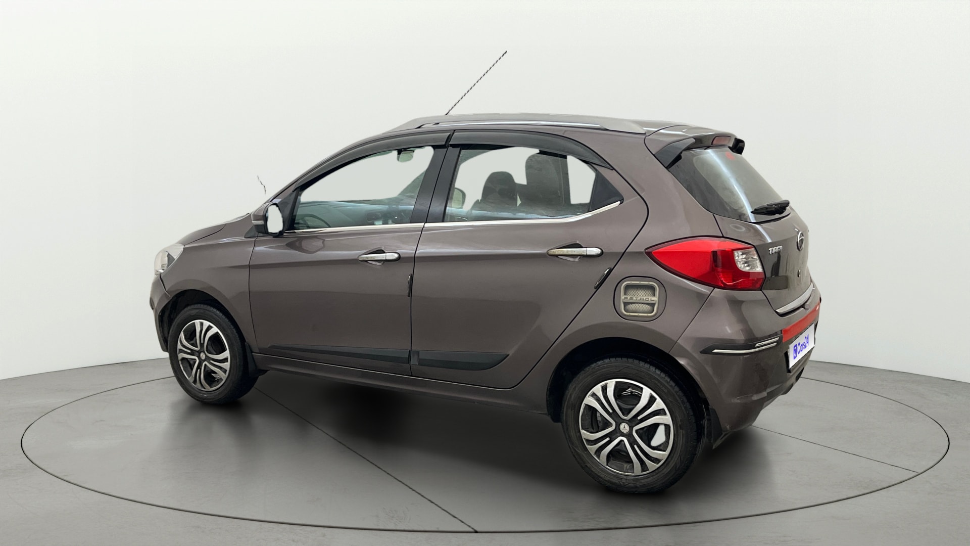 View 2019 Tata Tiago Revotorq XB Image 2 Used 2019 Tata Tiago Revotorq XB Image 2