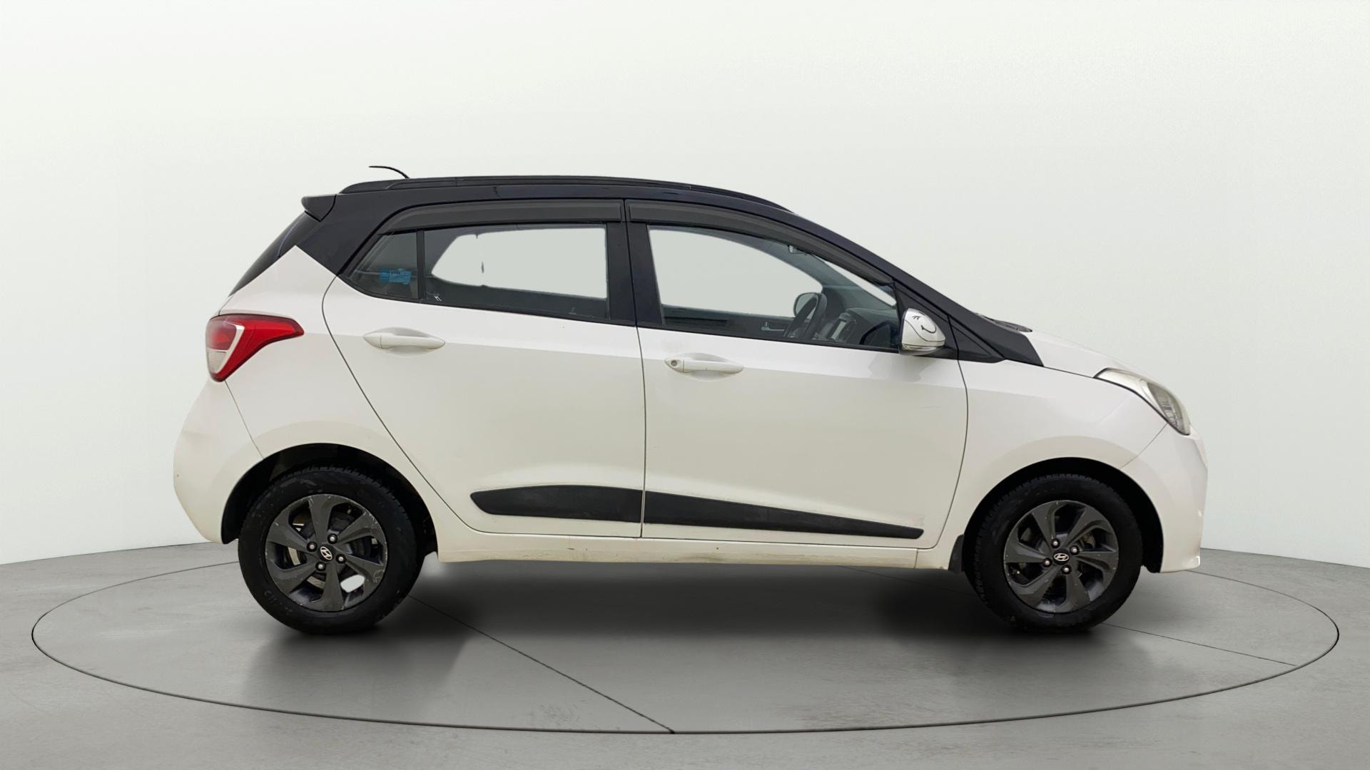 View 2018 Hyundai Grand i10 Sportz 1.2 Kappa VTVT Dual Tone Image 26 Used 2018 Hyundai Grand i10 Sportz 1.2 Kappa VTVT Dual Tone Image 26
