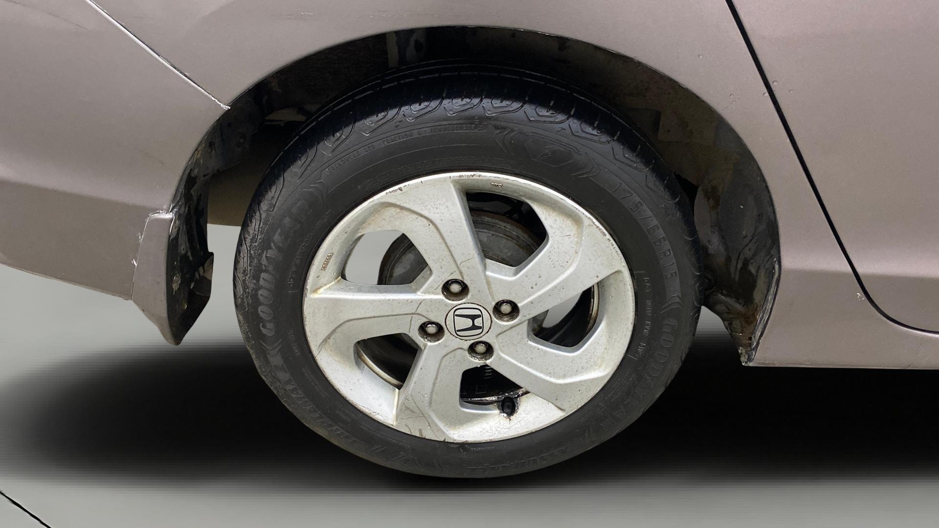 View 2015 Honda City ZX MT Diesel Anniversary Edition Image 33 Used 2015 Honda City ZX MT Diesel Anniversary Edition Image 33