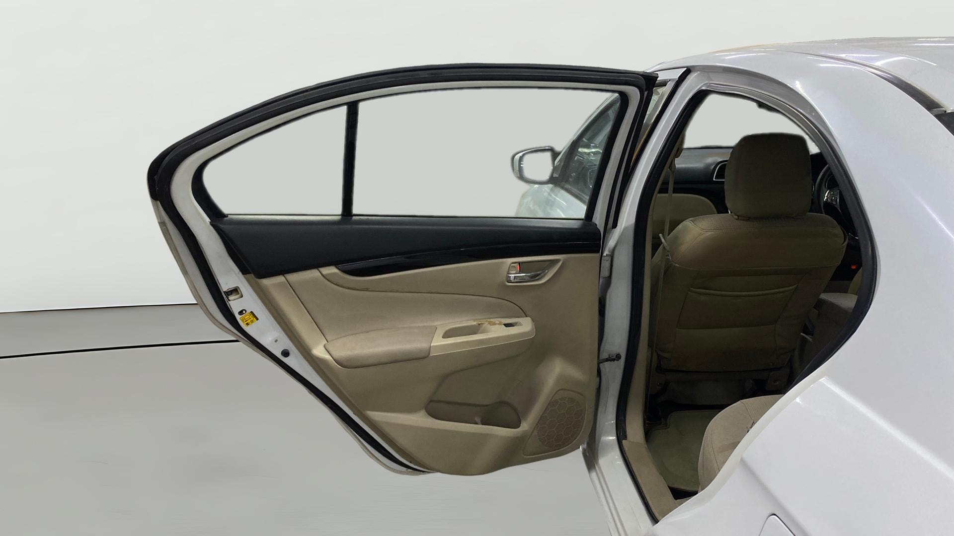 View 2015 Maruti Suzuki 1000 Base Variant Image 22 Used 2015 Maruti Suzuki 1000 Base Variant Image 22