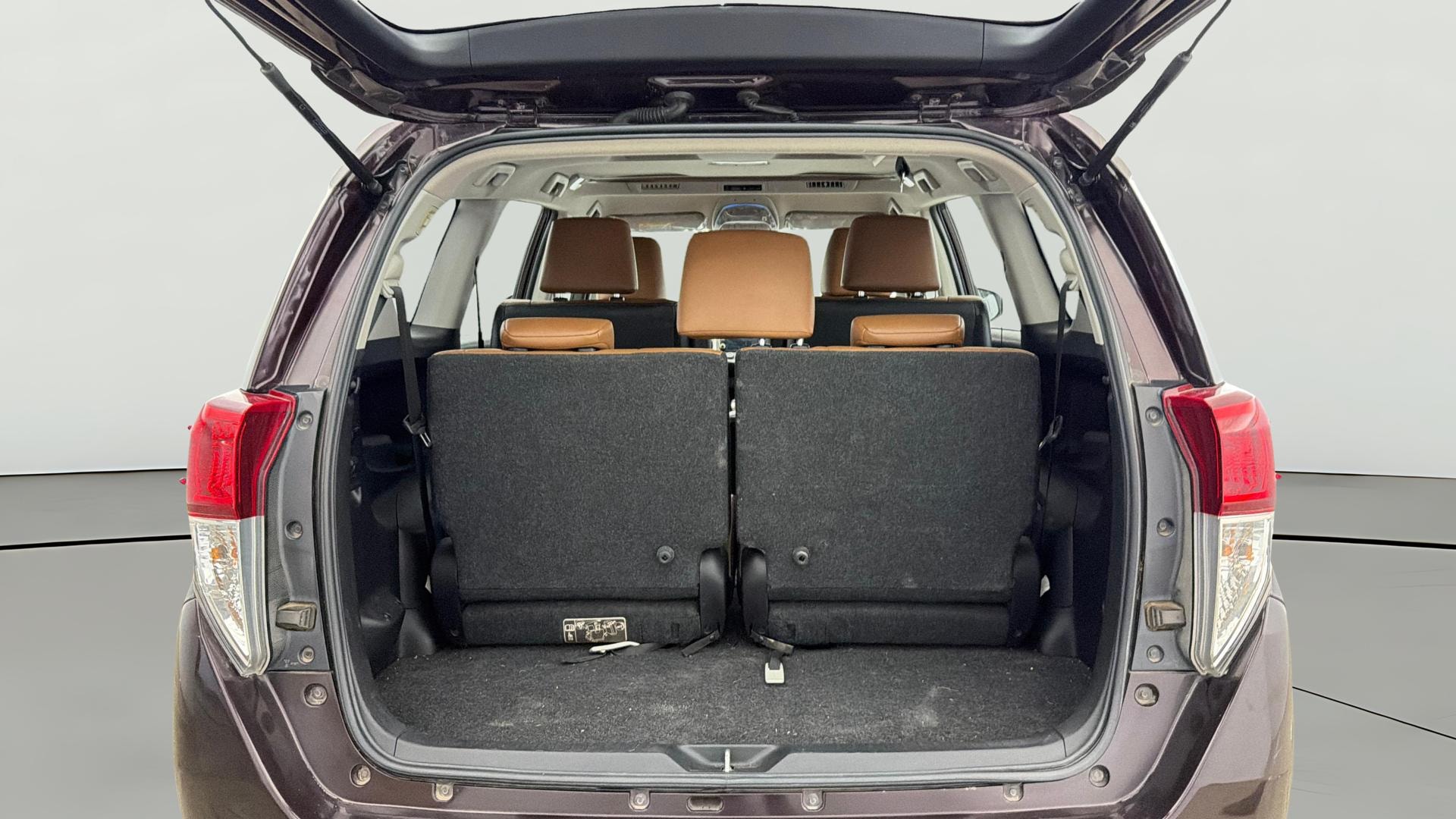 View 2022 Toyota Innova Crysta 2.7 ZX AT 7-Seater BS IV Image 42 Used 2022 Toyota Innova Crysta 2.7 ZX AT 7-Seater BS IV Image 42