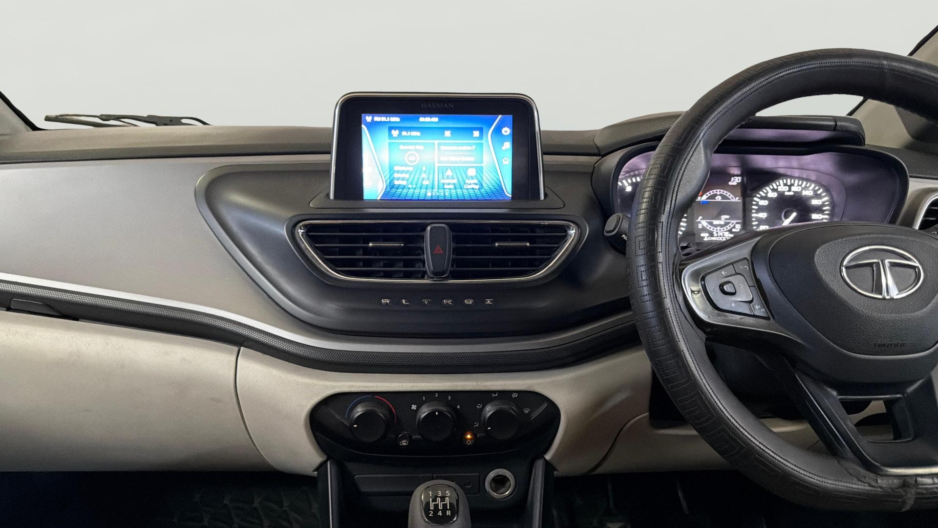 View 2021 Tata Altroz XM Plus Petrol Image 17 Used 2021 Tata Altroz XM Plus Petrol Image 17
