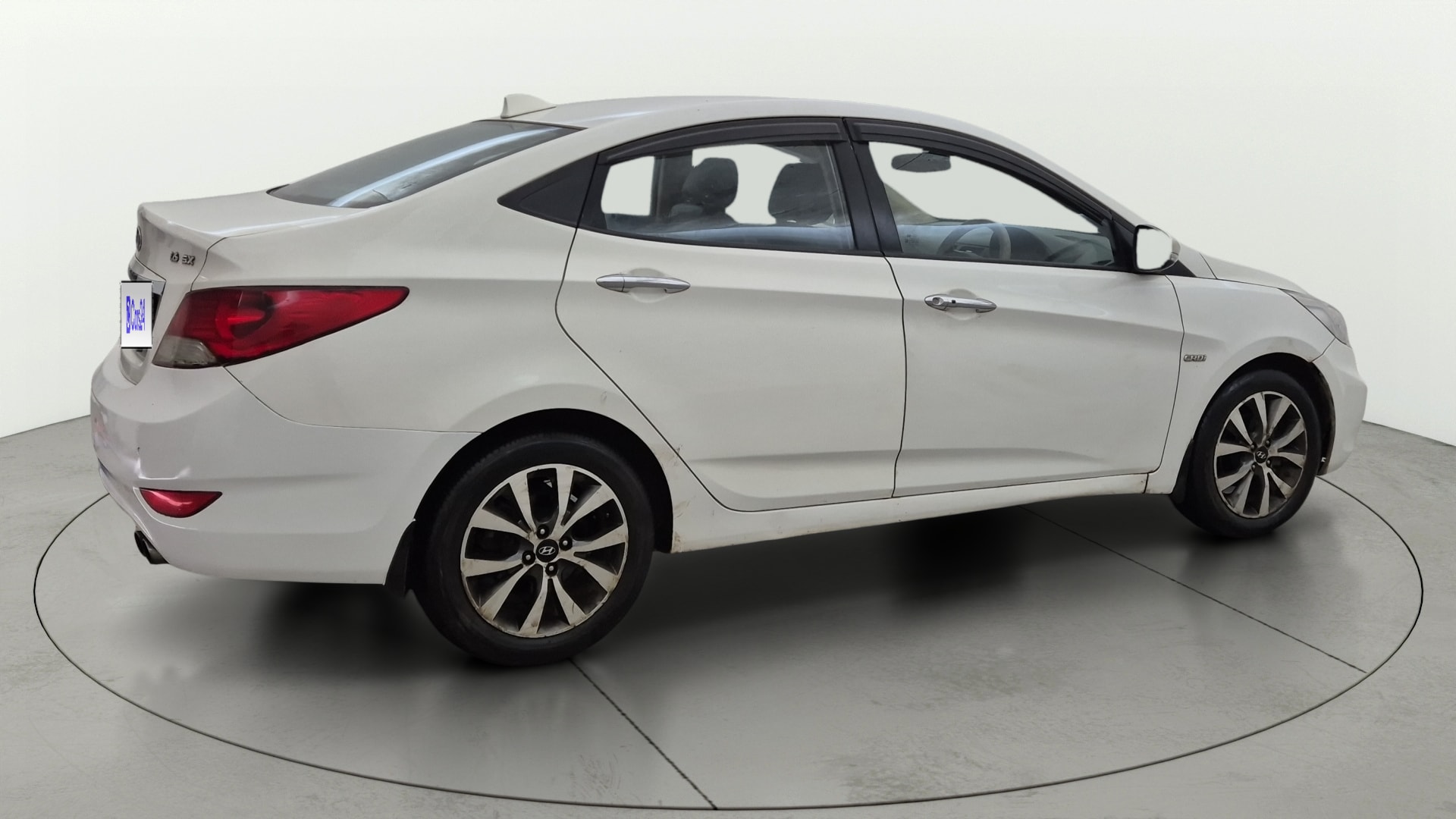 View 2014 Hyundai Fluidic Verna 1.6 CRDI SX AT Image 43 Used 2014 Hyundai Fluidic Verna 1.6 CRDI SX AT Image 43