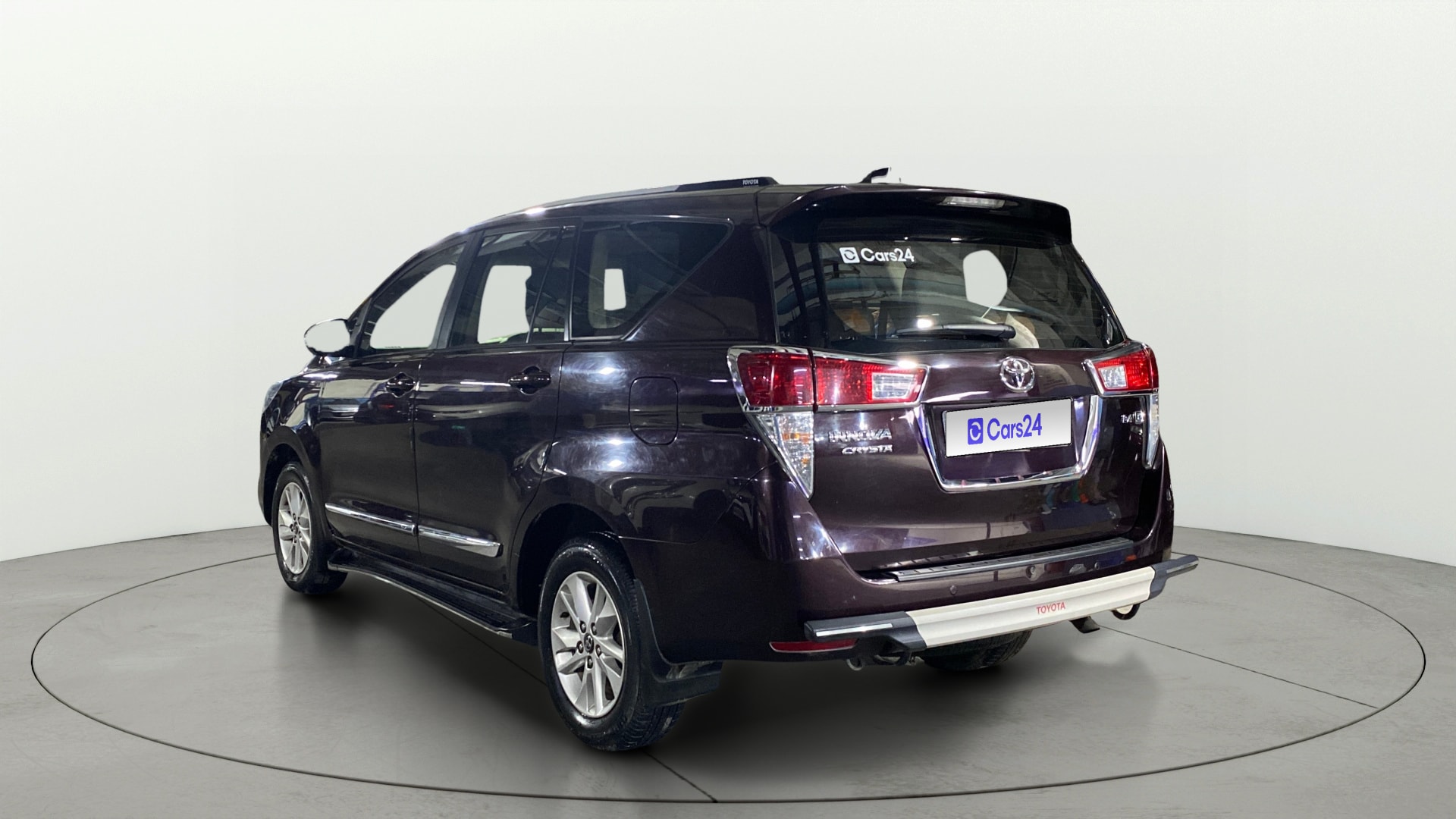 View 2018 Toyota Innova Crysta 2.4 GX MT 8-Seater BS IV Image 2 Used 2018 Toyota Innova Crysta 2.4 GX MT 8-Seater BS IV Image 2