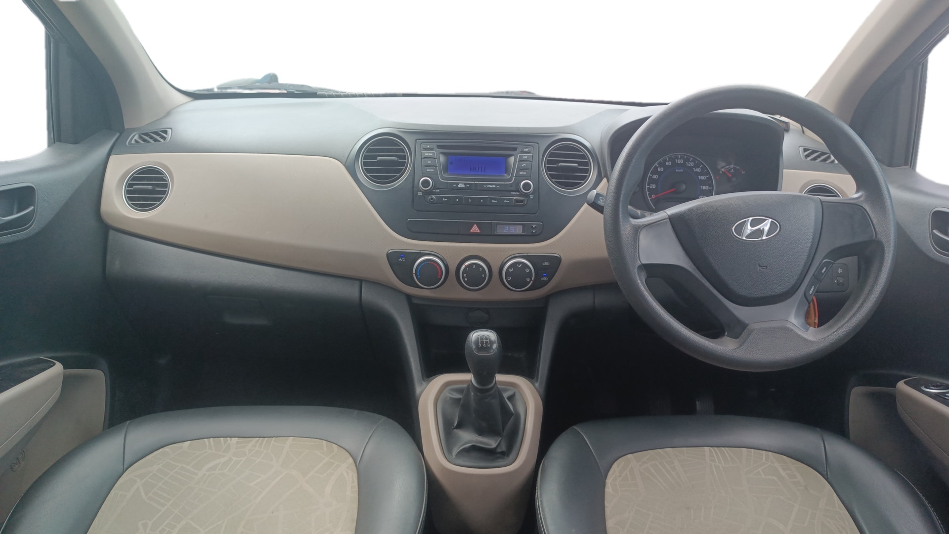 View 2015 Hyundai Grand i10 Magna 1.2 Kappa VTVT Image 15 Used 2015 Hyundai Grand i10 Magna 1.2 Kappa VTVT Image 15