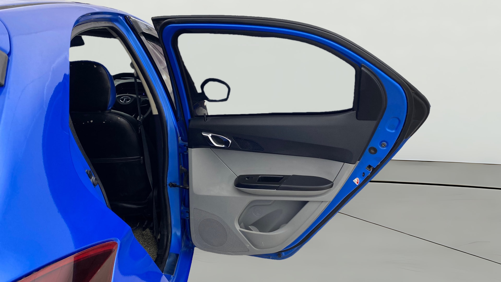 View 2020 Tata Tiago Revotorq XB Image 7 Used 2020 Tata Tiago Revotorq XB Image 7