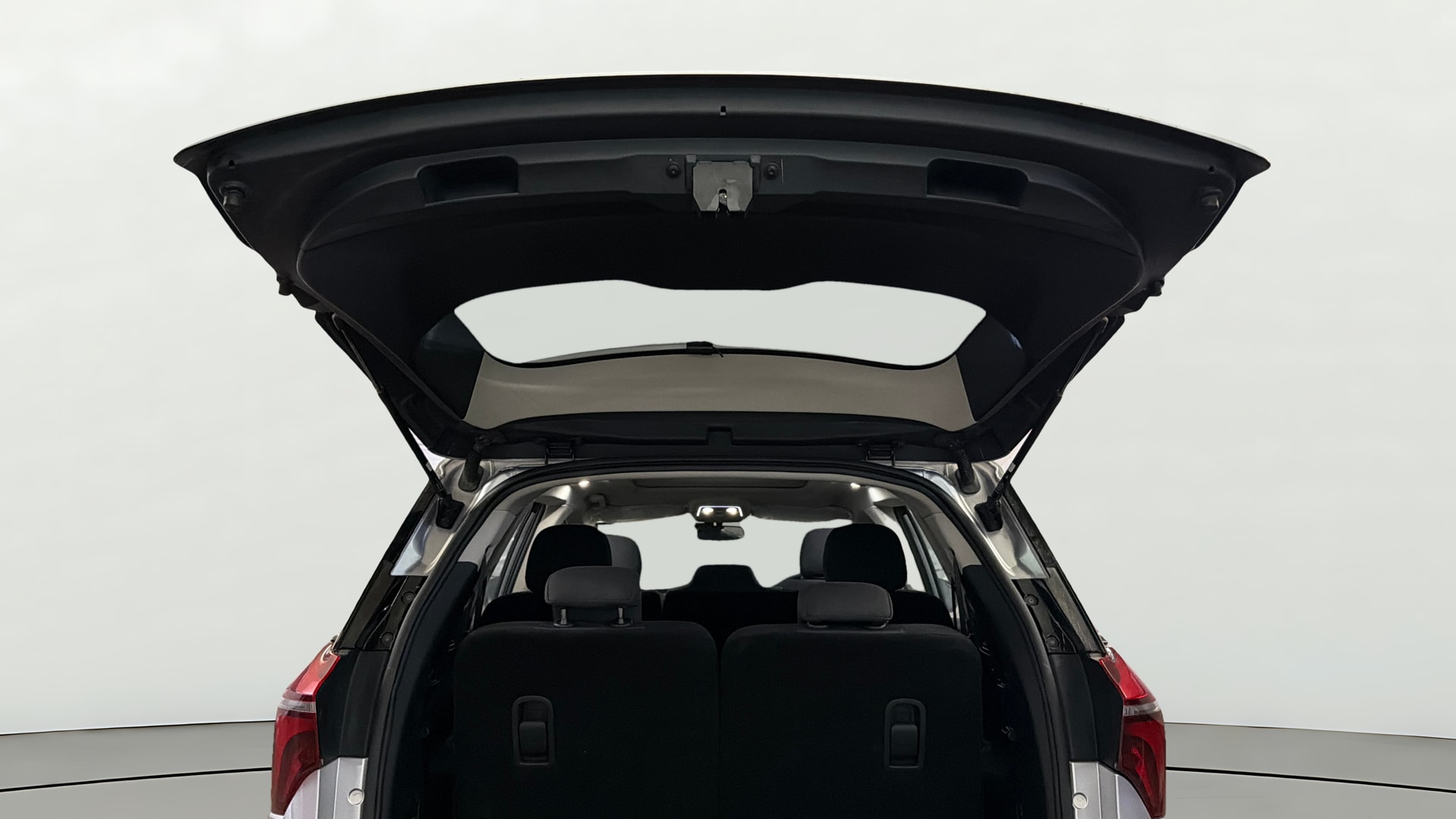 View 2025 Mahindra XUV700 MX Petrol 5 STR Image 32 Used 2025 Mahindra XUV700 MX Petrol 5 STR Image 32