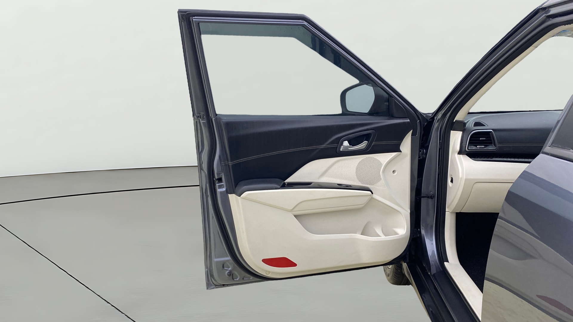 View 2024 Mahindra XUV 3XO AX7L 1.2 TGDi AT Image 39 Used 2024 Mahindra XUV 3XO AX7L 1.2 TGDi AT Image 39