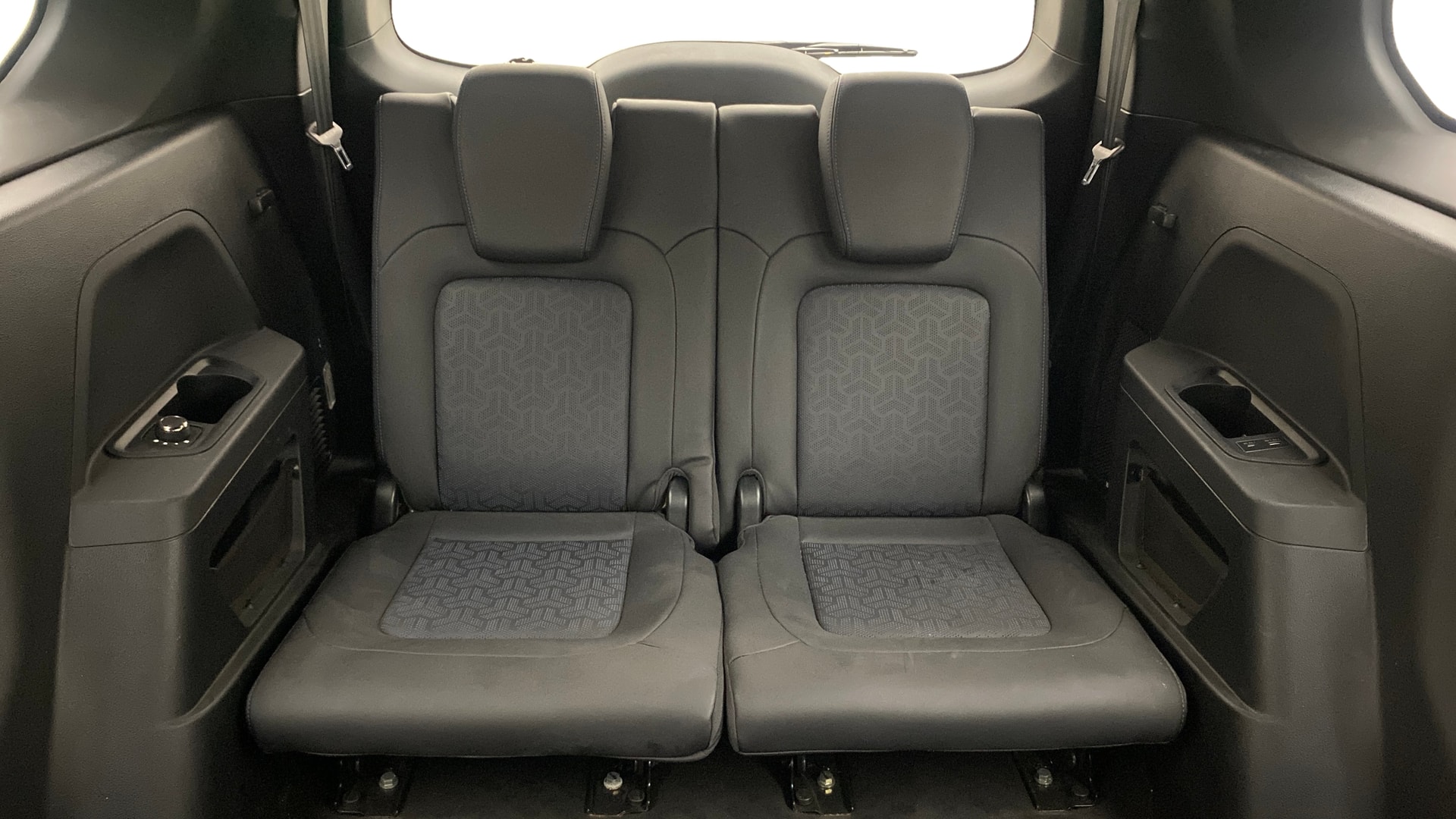 View 2024 Tata Safari XZA Plus Option Dark Image 9 Used 2024 Tata Safari XZA Plus Option Dark Image 9