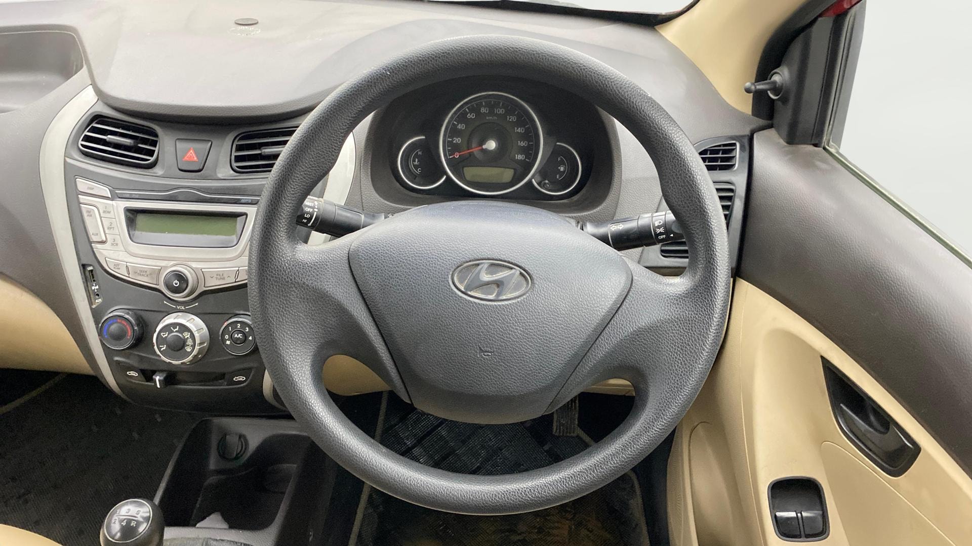 View 2016 Hyundai EON Magna Plus Image 12 Used 2016 Hyundai EON Magna Plus Image 12