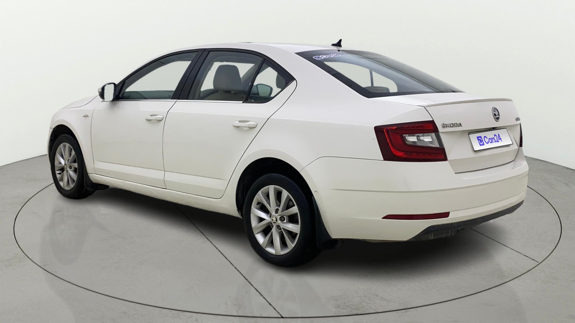 View 2019 Skoda Octavia 1.8 Style Plus TSI AT Image 2 Used 2019 Skoda Octavia 1.8 Style Plus TSI AT Image 2