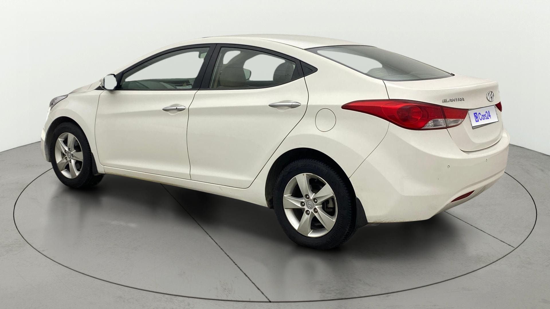 View 2013 Hyundai Elantra 1.6 CRDi S Image 2 Used 2013 Hyundai Elantra 1.6 CRDi S Image 2