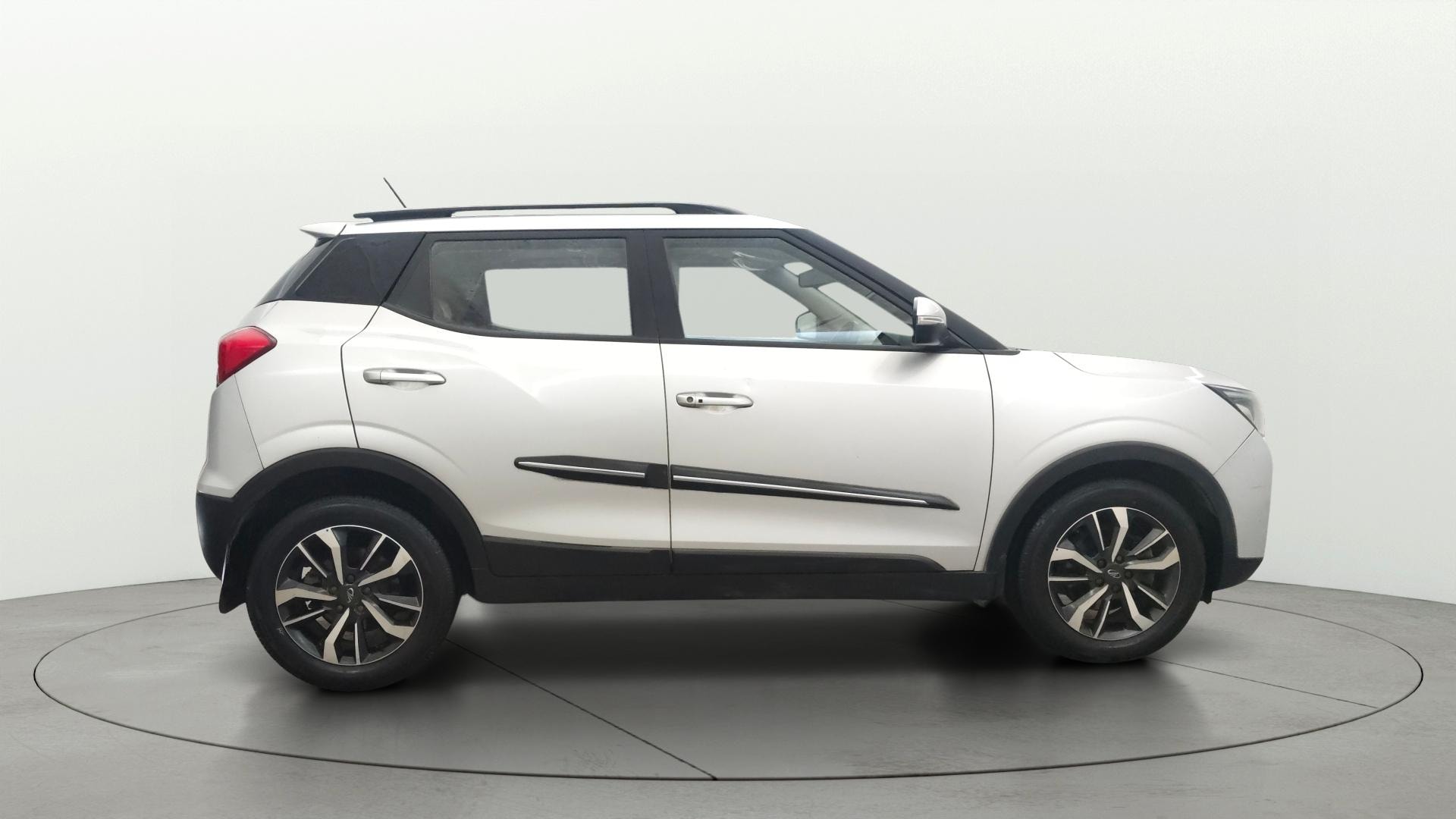 View 2020 Mahindra XUV300 W4 Petrol BS IV Image 28 Used 2020 Mahindra XUV300 W4 Petrol BS IV Image 28