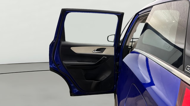 View Mahindra XUV700 Image 23 Used Mahindra XUV700 Image 23