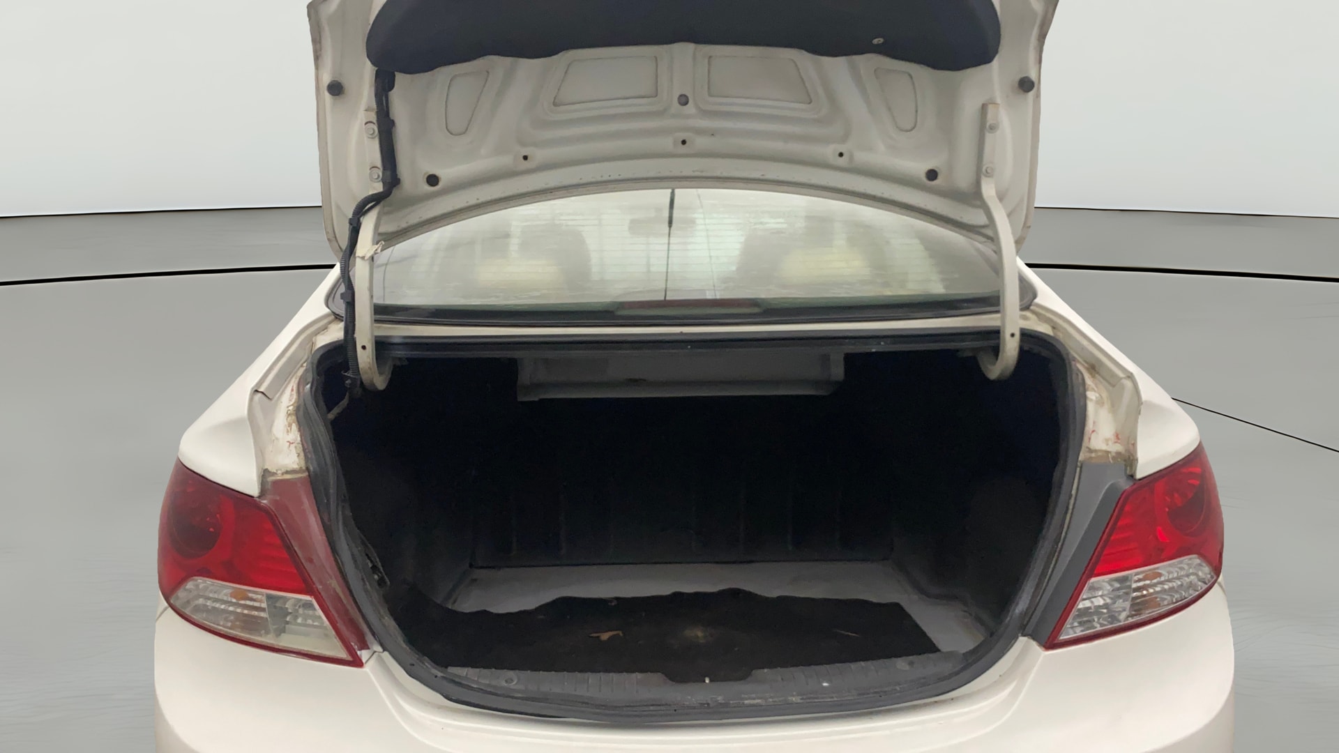 View 2014 Hyundai Fluidic Verna 1.6 VTVT SX Image 37 Used 2014 Hyundai Fluidic Verna 1.6 VTVT SX Image 37