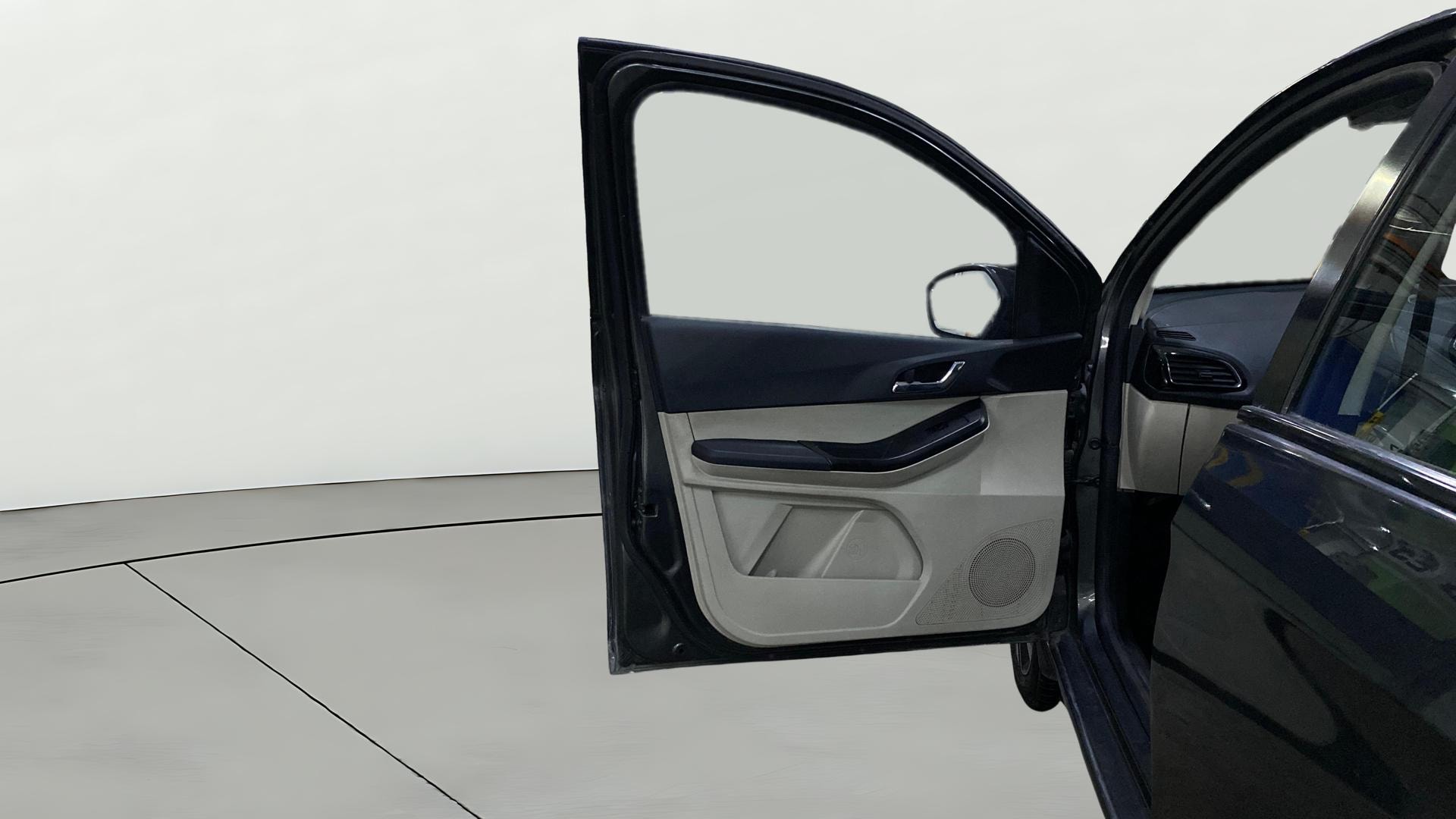 View 2022 Tata Tiago Revotorq XB Image 37 Used 2022 Tata Tiago Revotorq XB Image 37