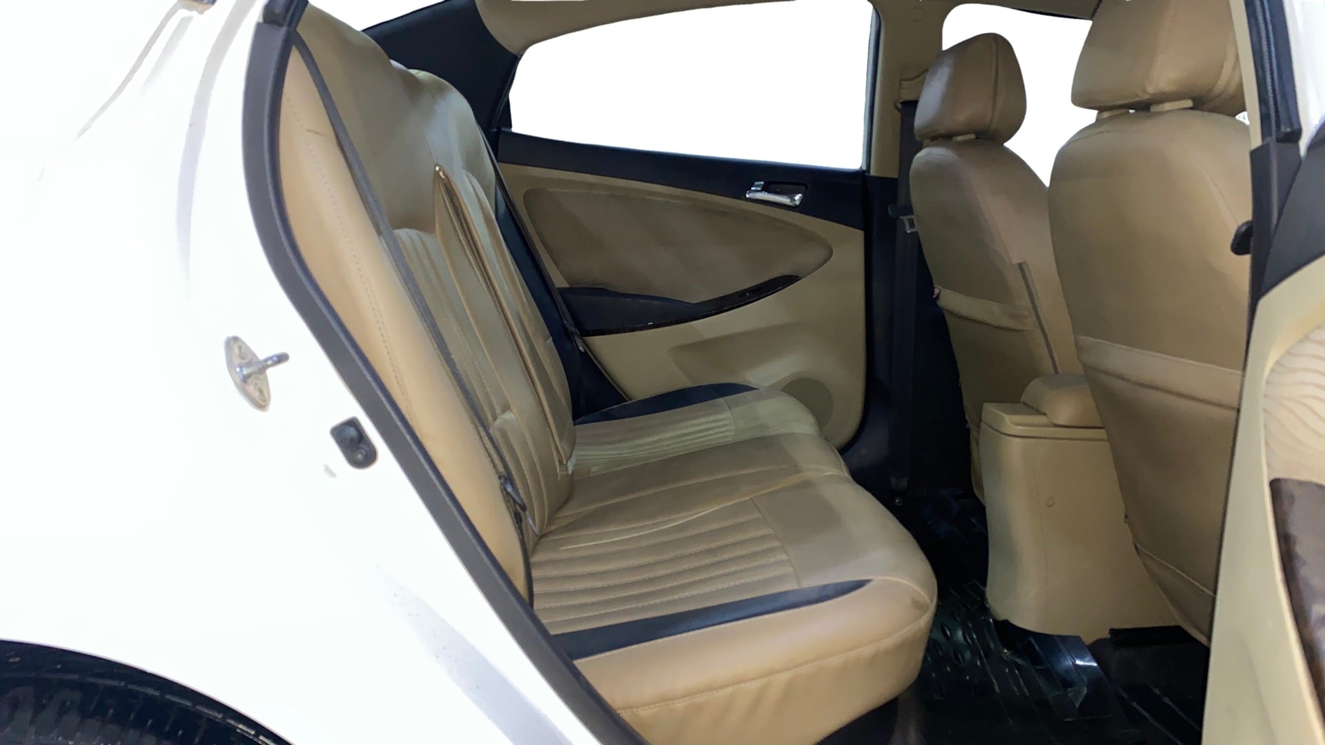 View 2013 Hyundai Fluidic Verna 1.6 VTVT EX Image 34 Used 2013 Hyundai Fluidic Verna 1.6 VTVT EX Image 34
