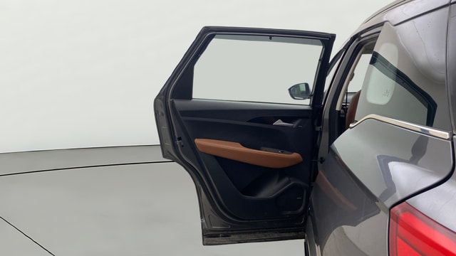 View MG Hector Plus Image 16 Used MG Hector Plus Image 16