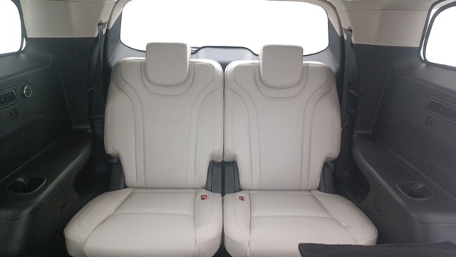 View Mahindra XUV700 Image 10 Used Mahindra XUV700 Image 10
