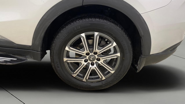 View Mahindra XUV700 Image 8 Used Mahindra XUV700 Image 8