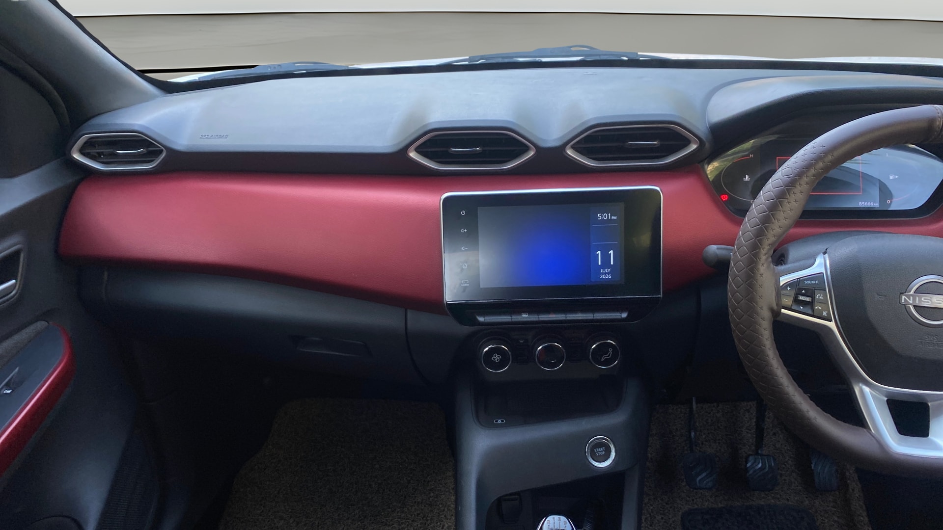 View 2023 Nissan Magnite XV MT Red Edition Image 17 Used 2023 Nissan Magnite XV MT Red Edition Image 17