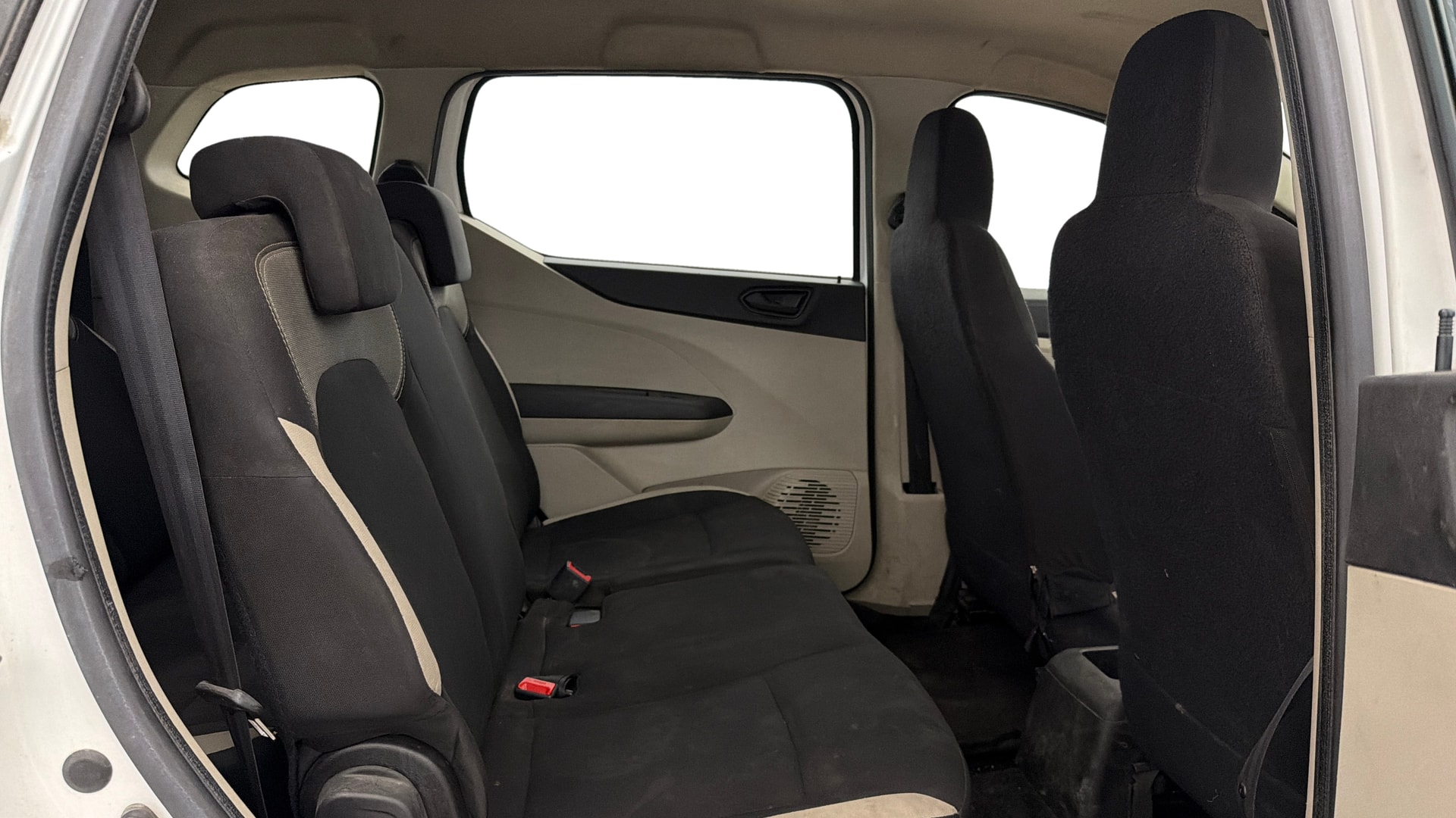 View 2025 Renault Triber RXE Image 30 Used 2025 Renault Triber RXE Image 30