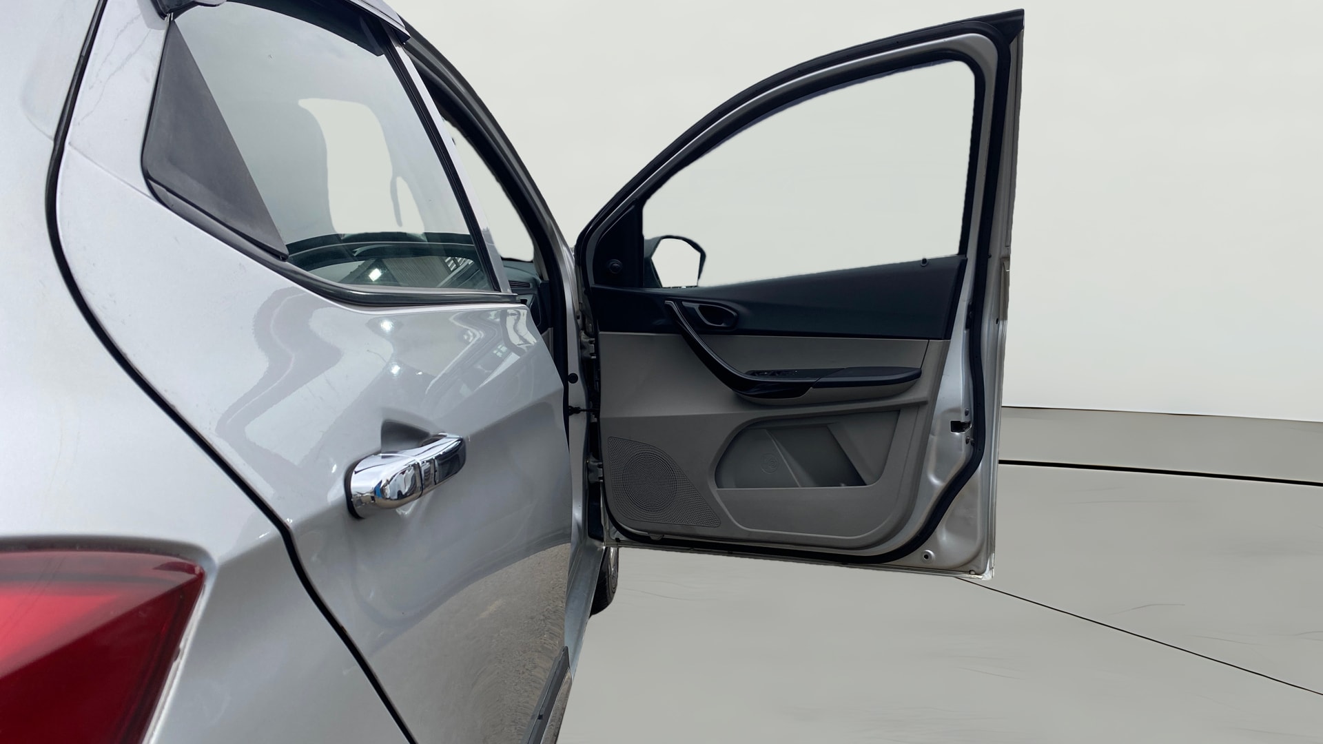 View 2019 Tata Tiago Revotorq XB Image 43 Used 2019 Tata Tiago Revotorq XB Image 43