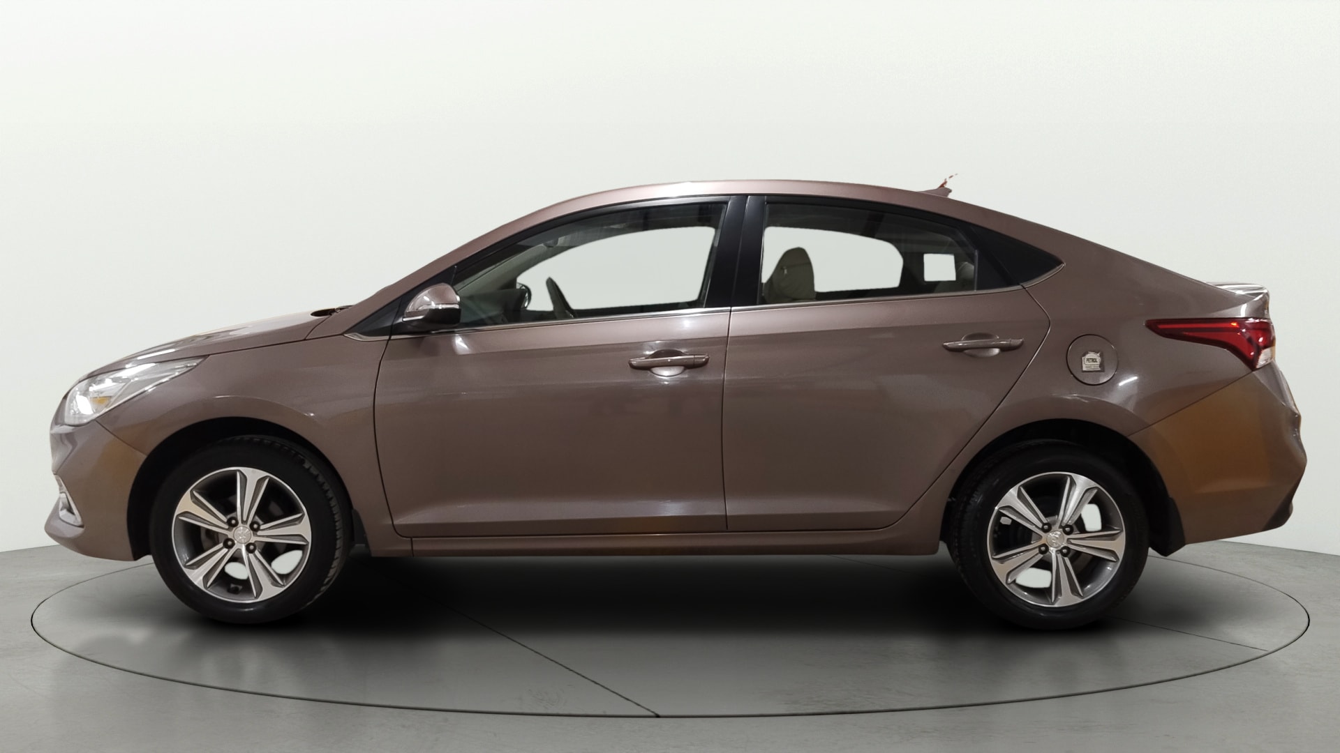 View 2018 Hyundai Verna 1.6 VTVT SX Image 6 Used 2018 Hyundai Verna 1.6 VTVT SX Image 6