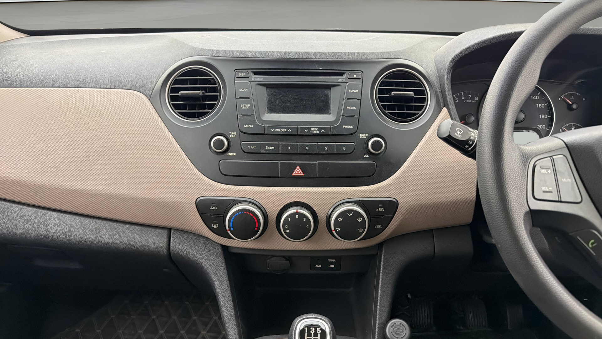 View 2016 Hyundai Grand i10 Sportz 1.2 Kappa Image 17 Used 2016 Hyundai Grand i10 Sportz 1.2 Kappa Image 17