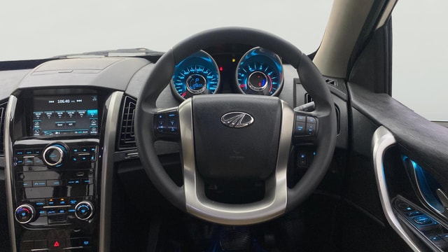 View Mahindra XUV500 Image 22 Used Mahindra XUV500 Image 22