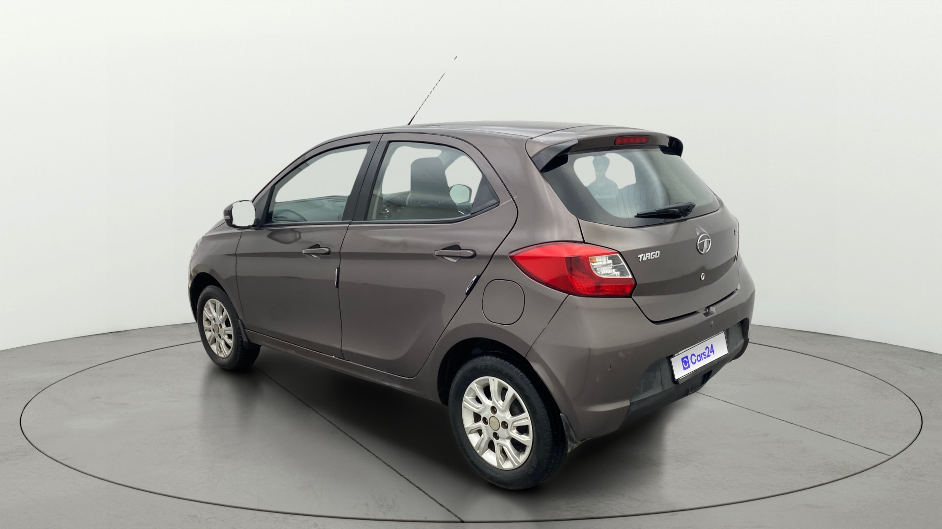 View 2018 Tata Tiago Revotorq XB Image 2 Used 2018 Tata Tiago Revotorq XB Image 2