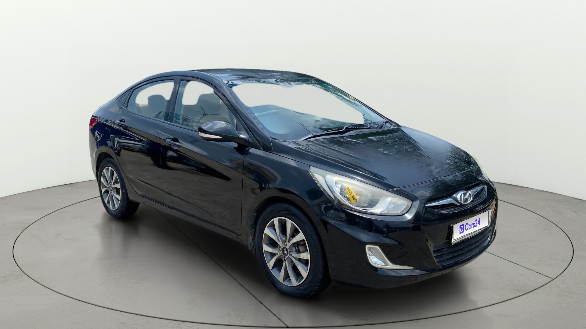 View 2014 Hyundai Fluidic Verna 1.6 VTVT SX Image 14 Used 2014 Hyundai Fluidic Verna 1.6 VTVT SX Image 14