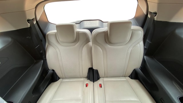 View Mahindra XUV700 Image 10 Used Mahindra XUV700 Image 10