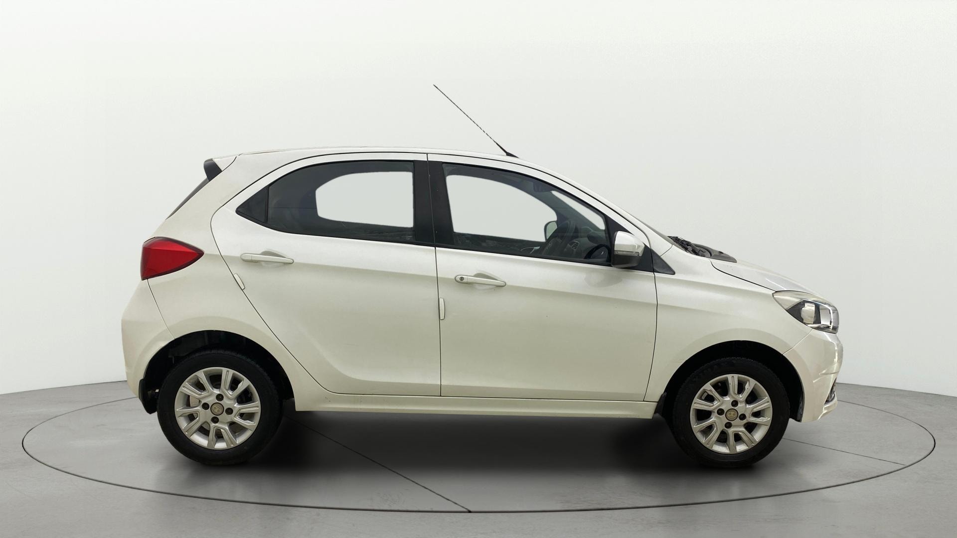 View 2020 Tata Tiago Revotorq XB Image 8 Used 2020 Tata Tiago Revotorq XB Image 8
