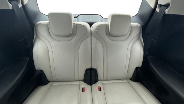 View Mahindra XUV700 Image 10 Used Mahindra XUV700 Image 10