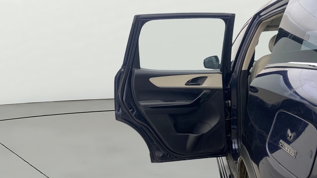 View Mahindra XUV700 Image 22 Used Mahindra XUV700 Image 22