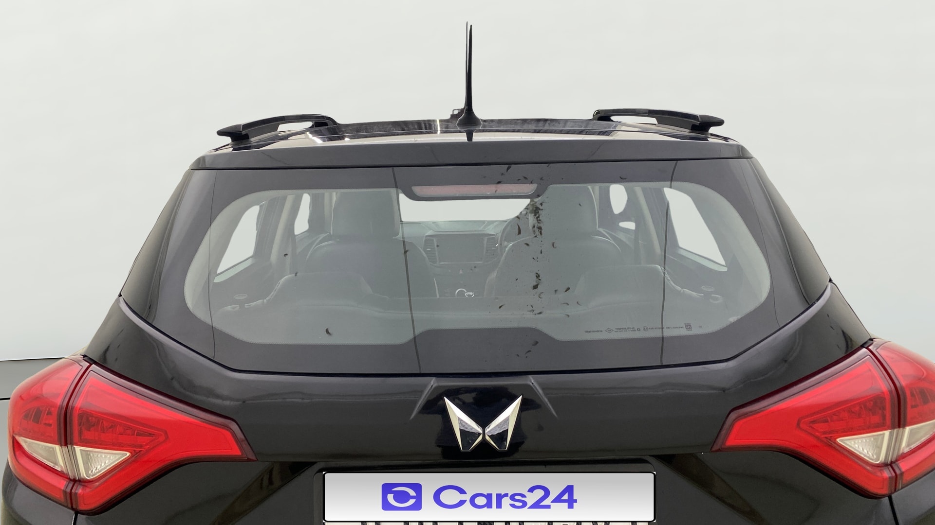 View 2023 Mahindra XUV300 W4 Petrol BS IV Image 3 Used 2023 Mahindra XUV300 W4 Petrol BS IV Image 3