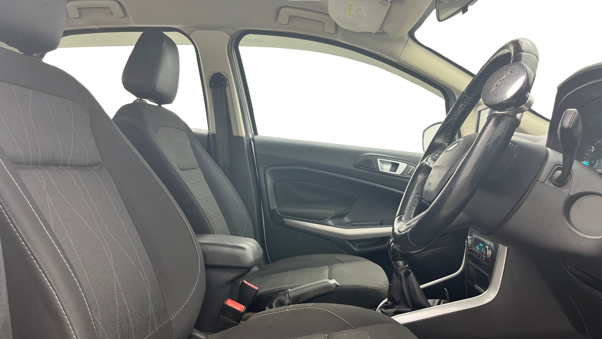 View 2018 Ford EcoSport 1.5 TDCi Diesel Ambiente BS IV Image 16 Used 2018 Ford EcoSport 1.5 TDCi Diesel Ambiente BS IV Image 16