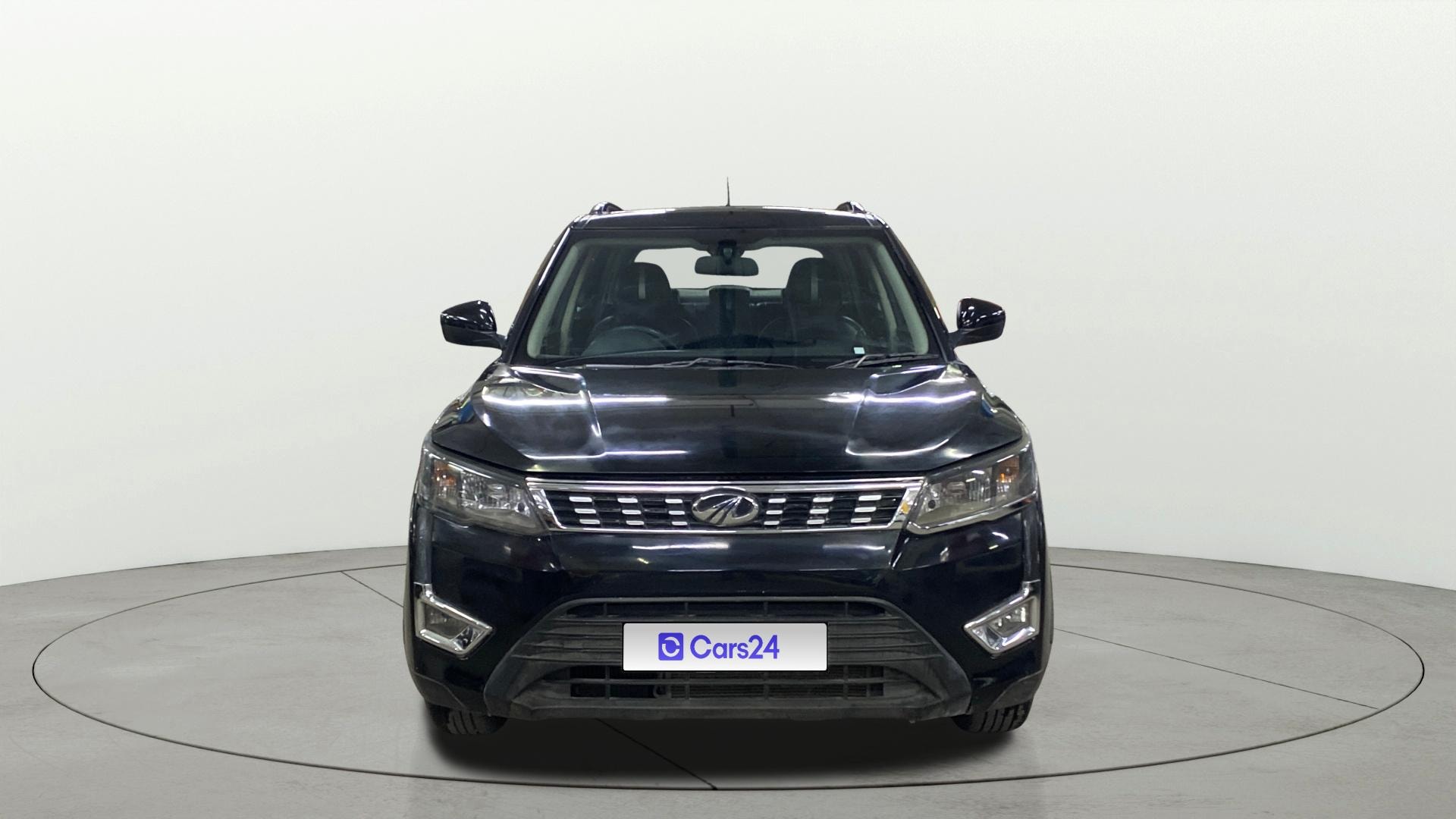 View 2020 Mahindra XUV300 W4 Petrol BS IV Image 1 Used 2020 Mahindra XUV300 W4 Petrol BS IV Image 1