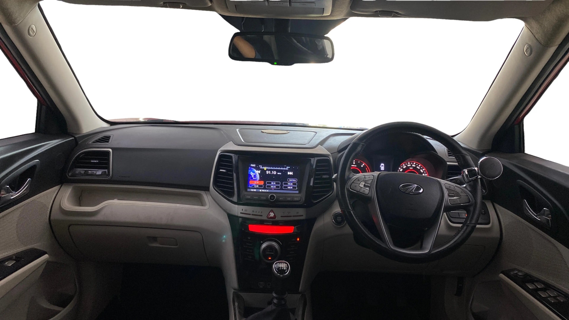 View 2019 Mahindra XUV300 W4 Petrol BS IV Image 15 Used 2019 Mahindra XUV300 W4 Petrol BS IV Image 15