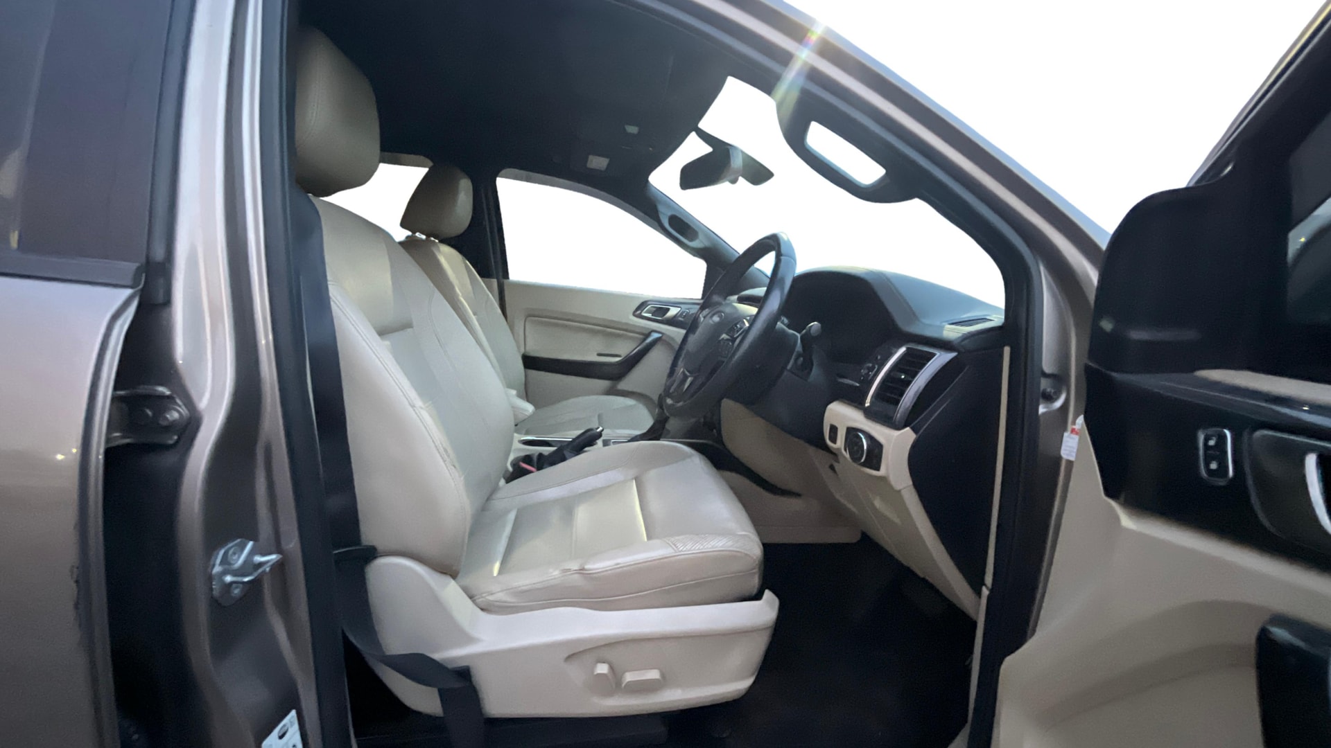 View 2021 Ford Endeavour 2.2L 4X2 AT Titanium Image 19 Used 2021 Ford Endeavour 2.2L 4X2 AT Titanium Image 19