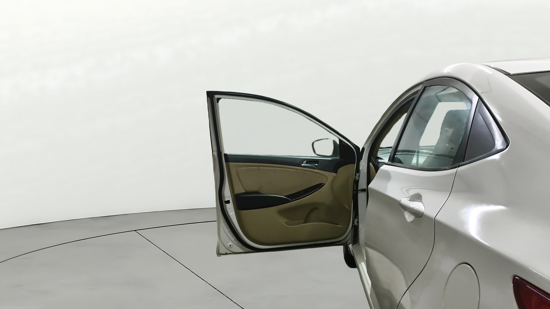 View 2014 Hyundai Fluidic Verna 1.6 CRDI SX Image 32 Used 2014 Hyundai Fluidic Verna 1.6 CRDI SX Image 32